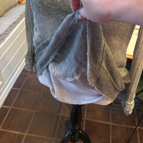 Ombré Lightweight Sweater - Large - Picture 4 of 9